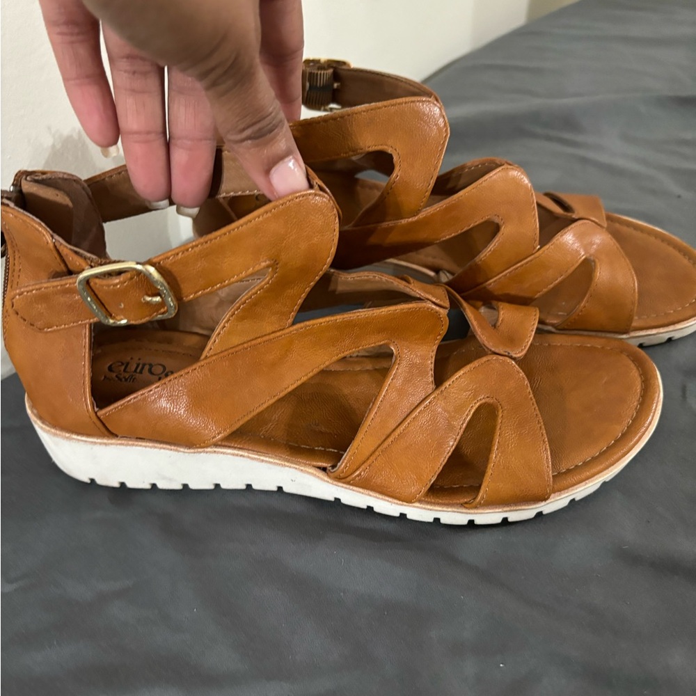 Comfortable sandals - size 8